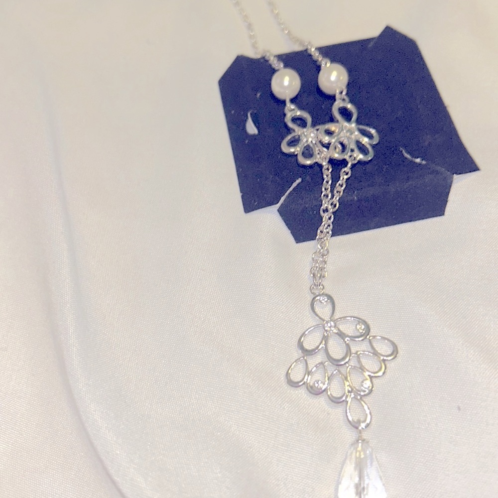 silver with pearls and tear drop pendant necklace